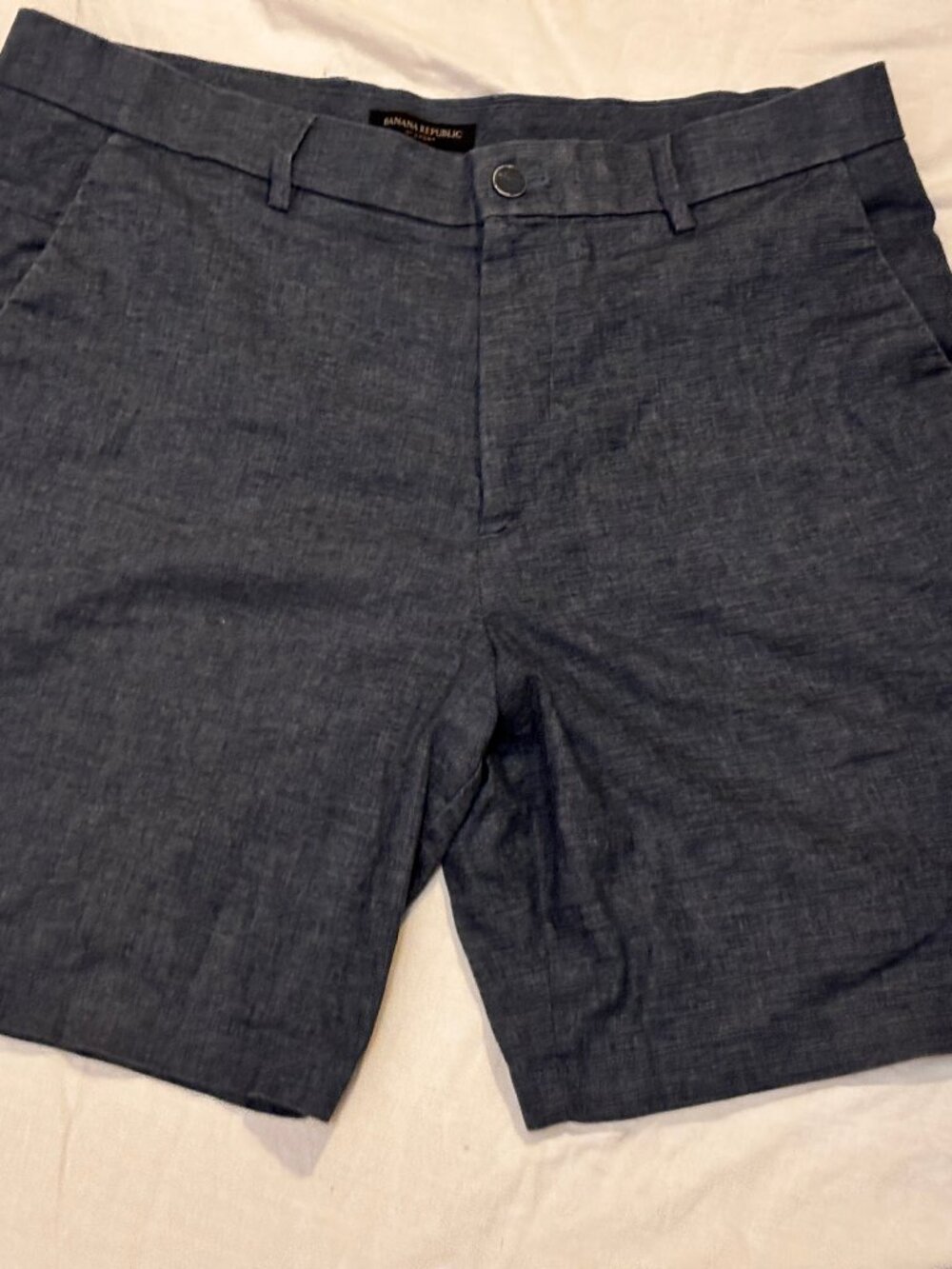 Banana Republic Men's Gray Flat Front Light Weight Shorts - 36 9" short